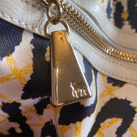 L.A.M.B. by Gwen Stefani Samburu Duffel Bag  Travel Tote Designer w/ Duster Bag - Picture 9 of 16